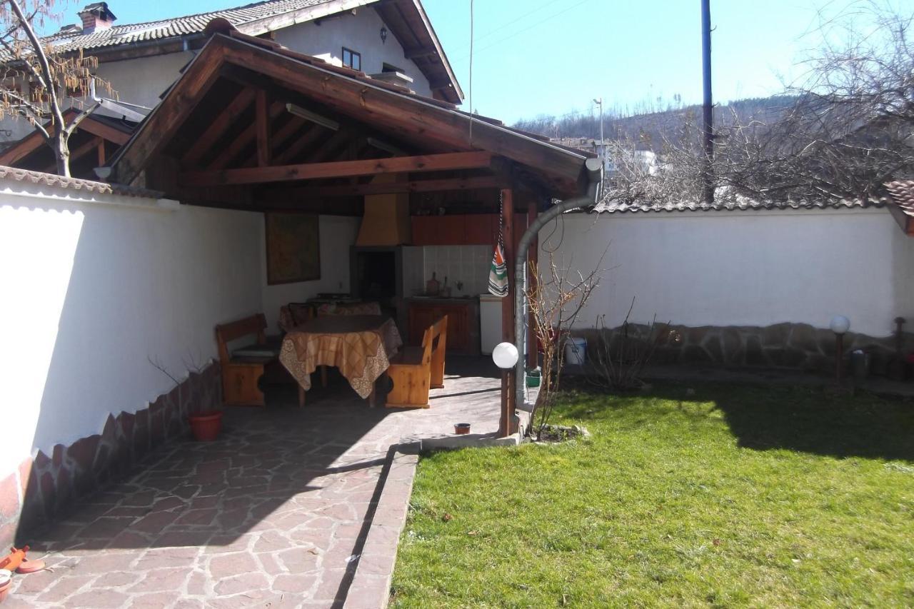 Borova House Hotel Tryavna Bagian luar foto